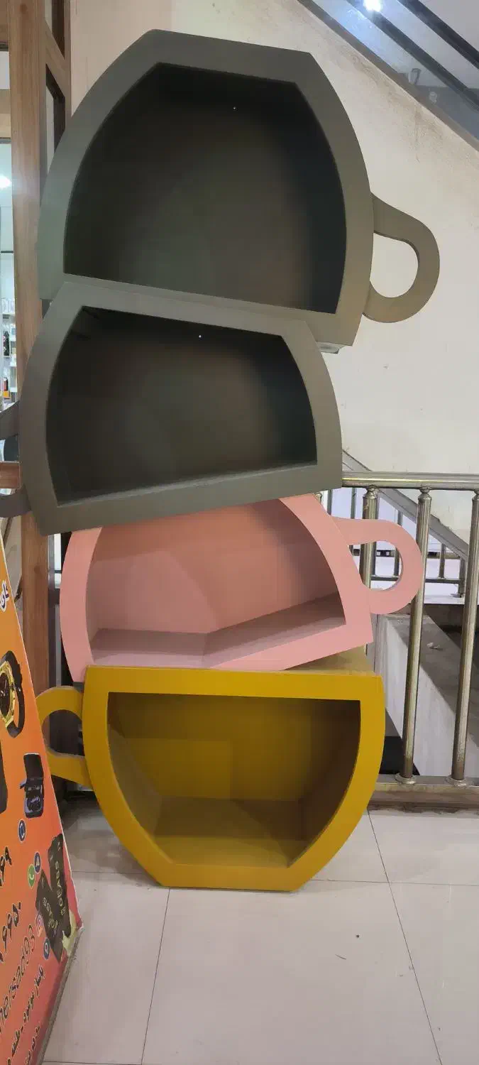 قفسه چوبی دکوراتیو کافه و کتابخانه|کافی‌شاپ و رستوران|مشهد, موعود|دیوار