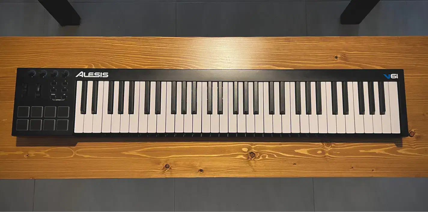 میدی کنترلر حرفه‌ای با ۶۱ کلاویه فول سایز|پیانو، کیبورد، آکاردئون|رشت, گلسار|دیوار