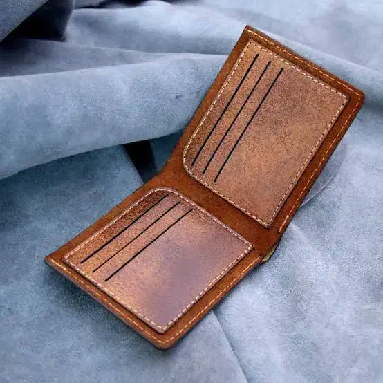 کیف پول چرمی گمشده ولیعصر|اشیا|تهران, فلسطین (میدان انقلاب)|دیوار