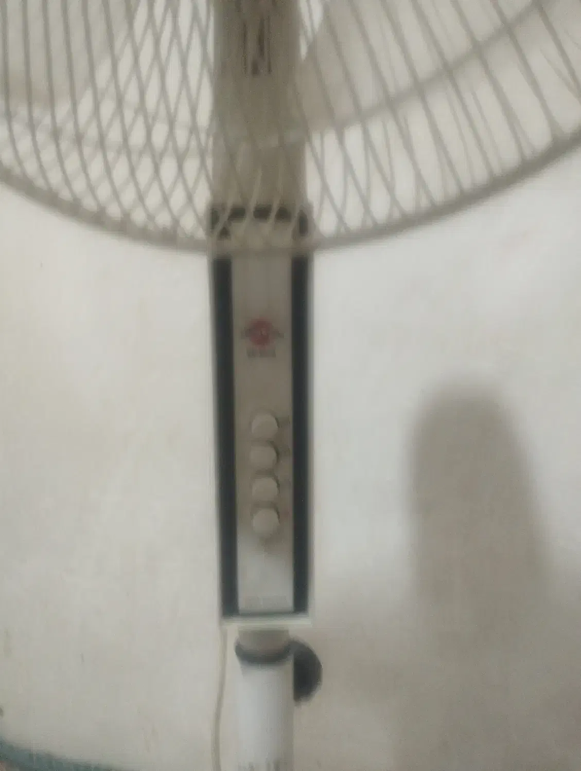 پنکه ایستاده|پنکه و تصفیه‌کنندهٔ هوا|زاهدان, |دیوار