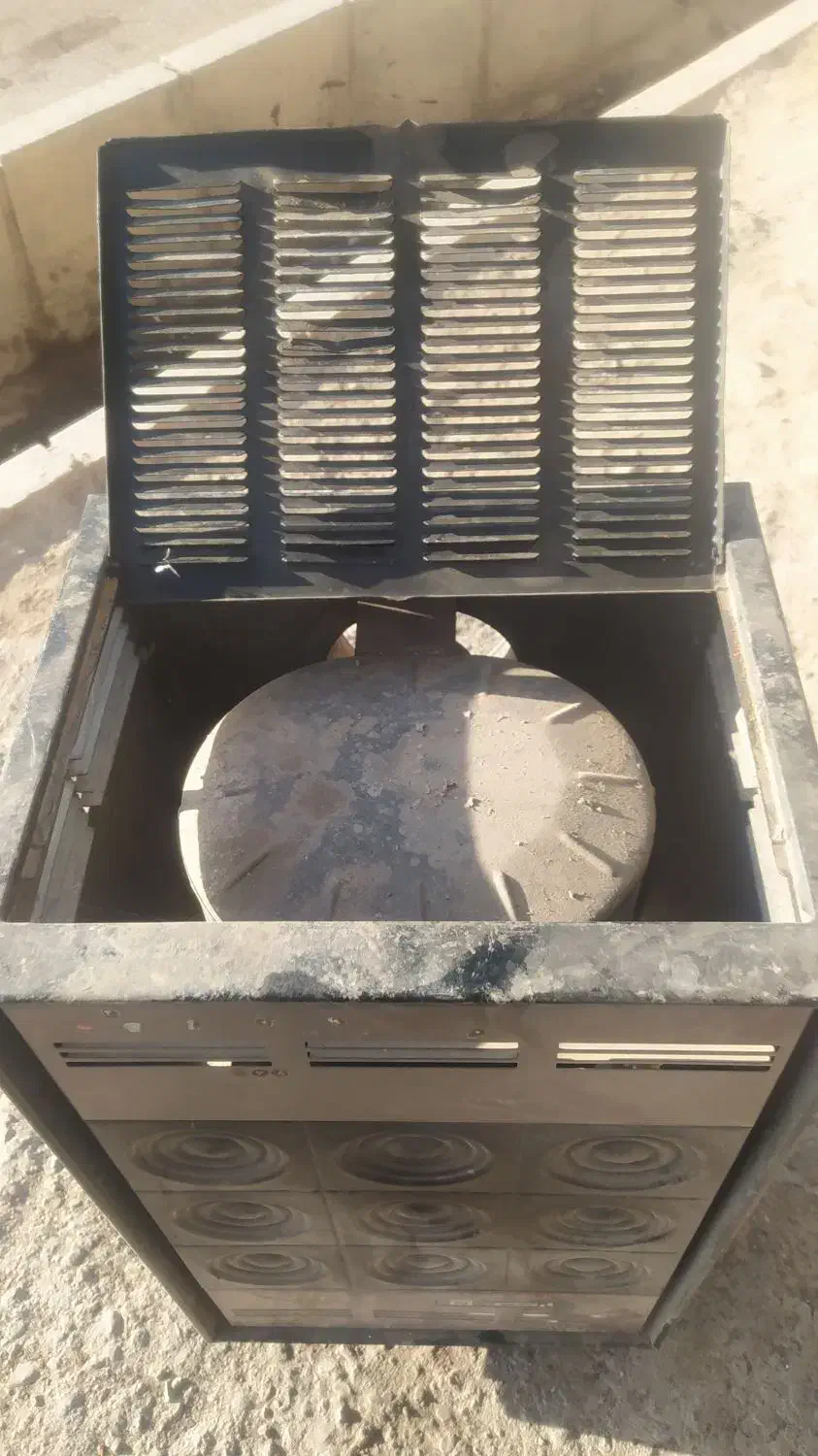 سلام دو عدد بخاری یکی گازی یکی نفتی سالم|بخاری، هیتر، شومینه|قم, ولیعصر|دیوار