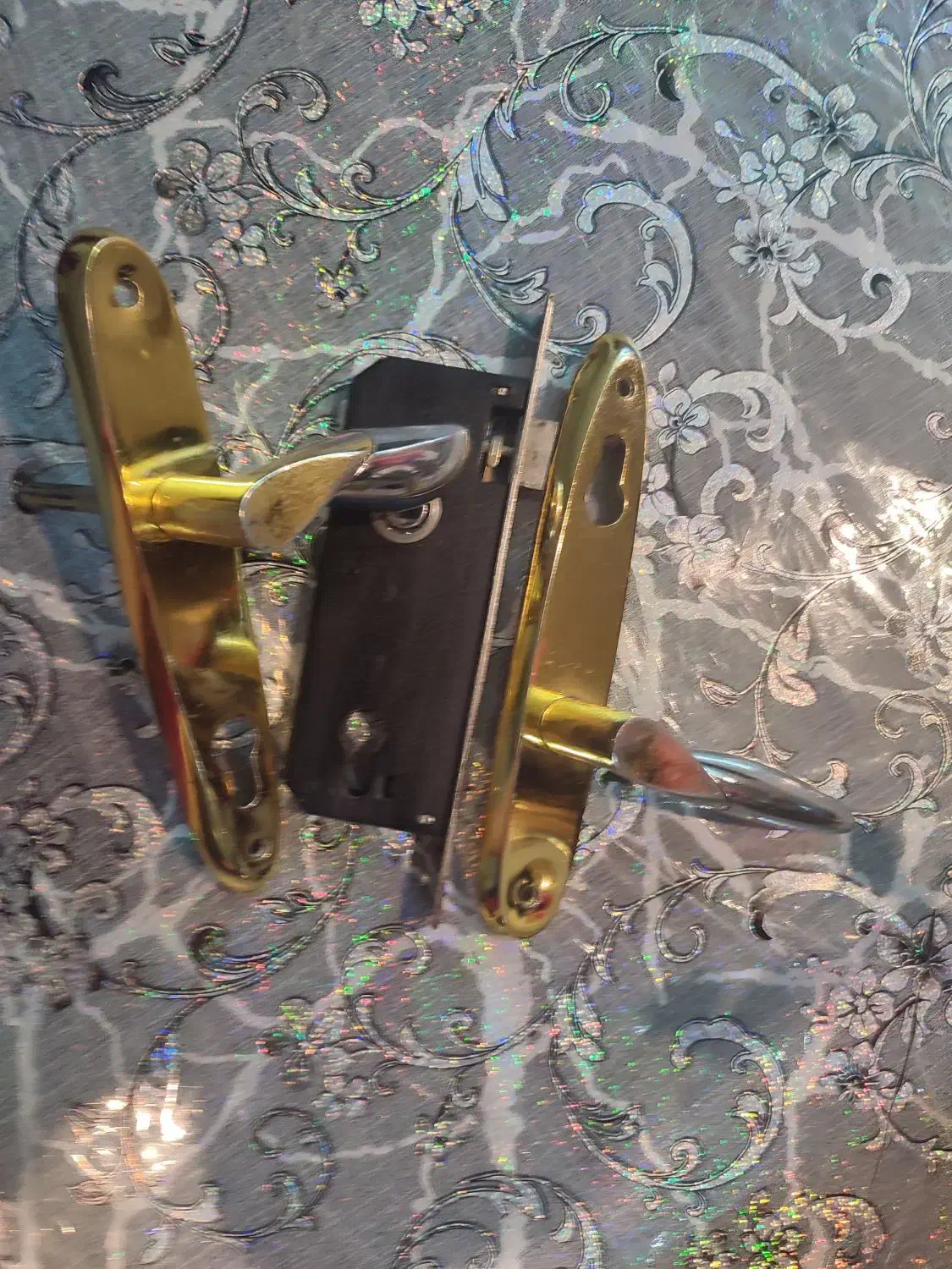 قفل درب ورودی|مصالح و تجهیزات ساختمان|اندیشه, اندیشه فاز ۴|دیوار