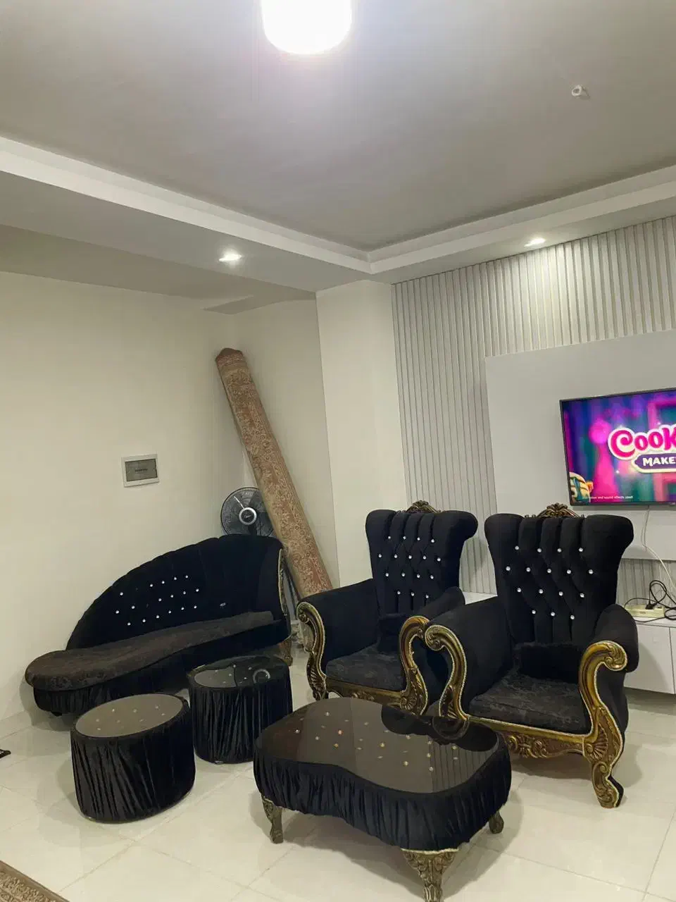 مبل ۷نفره|مبلمان خانگی و میز عسلی|رشت, پیرکلاچای|دیوار