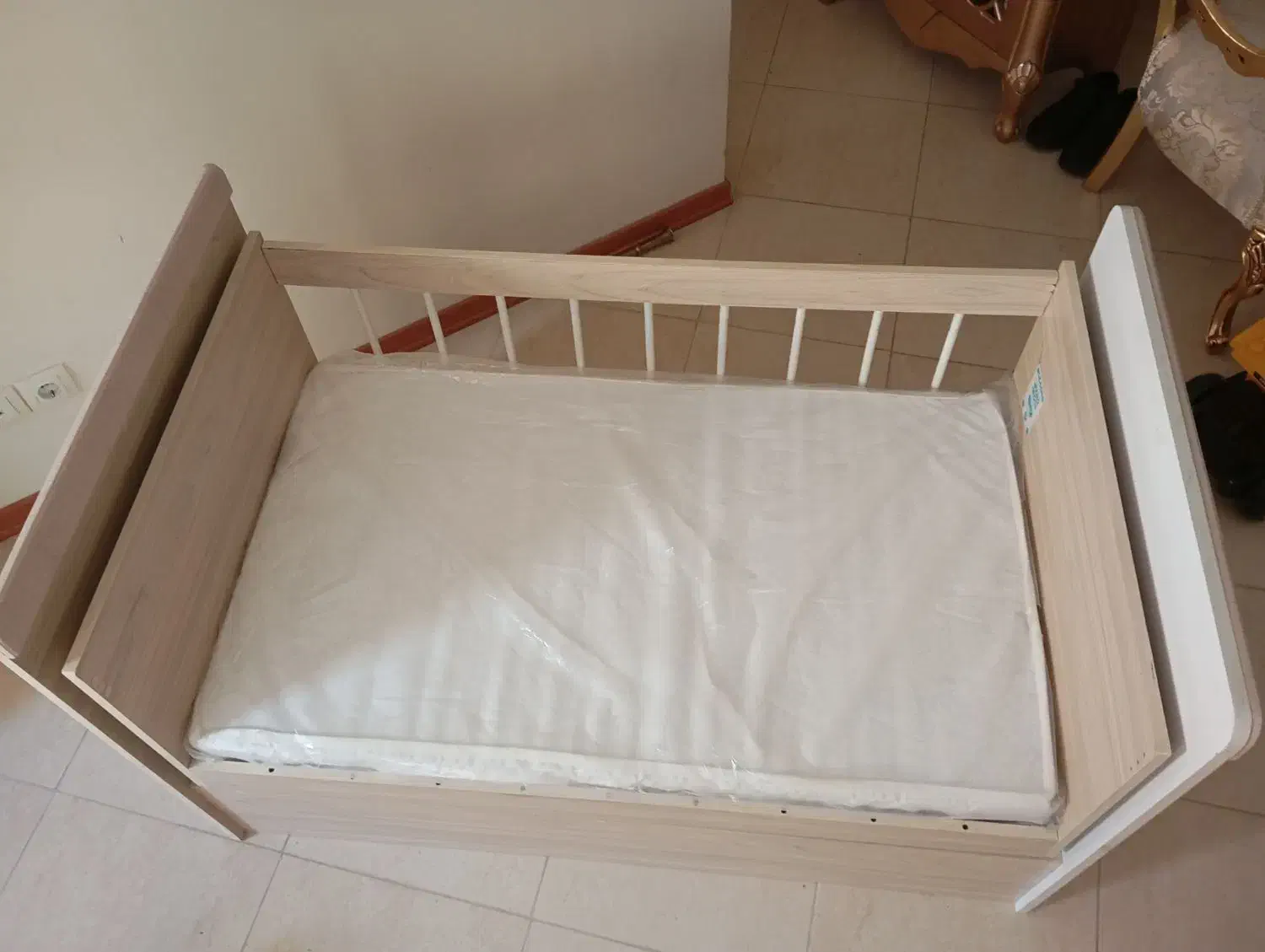 تخت وتشک|تخت و صندلی بچه|گلبهار, شهر جدید گلبهار|دیوار