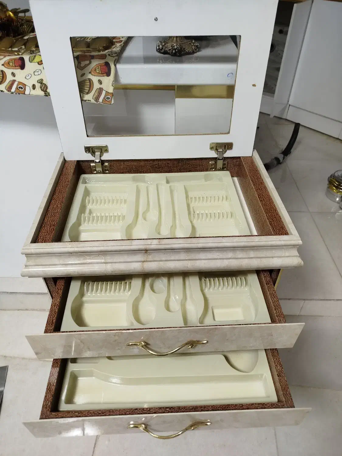 کنسول قاشق چنگال|بوفه، ویترین، کنسول|قم, نیروگاه|دیوار