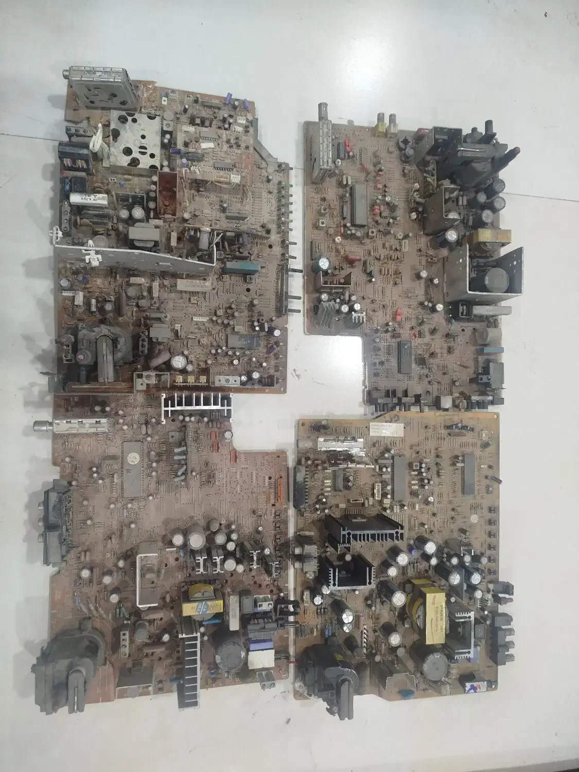 برد تلوزیون و کامپیوتر|قطعات و لوازم جانبی رایانه|جهرم, |دیوار