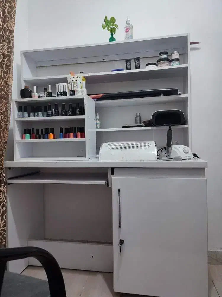 فروش وسیله ناخن به دلیل تغییر شغل|آرایشگاه و سالن‌های زیبایی|کلاچای, |دیوار