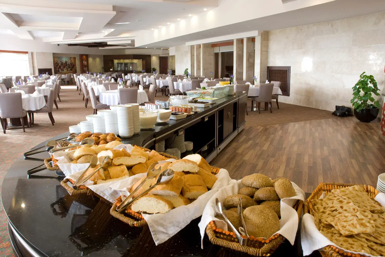 استخدام قناد و یا کمک قناد|استخدام خدمات فروشگاه و رستوران|کیش, |دیوار