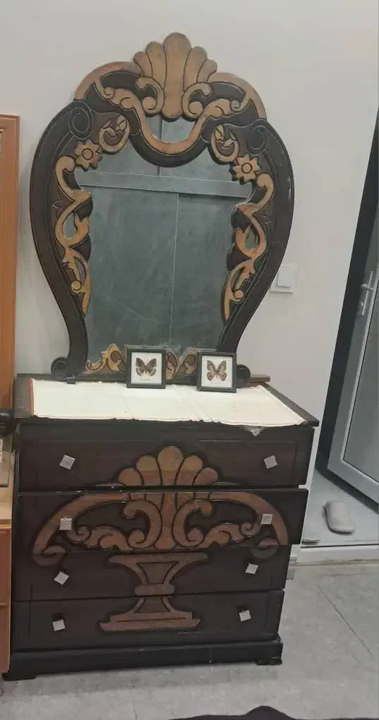 میز و آینه|آینه|مشکین‌دشت, |دیوار