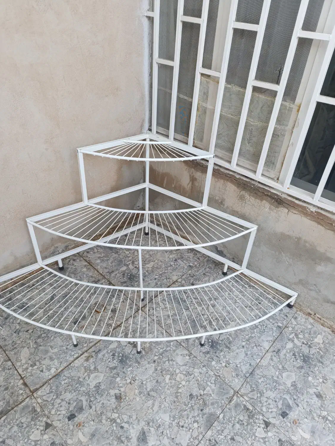 استند یا پایه گلدان|گل و گیاه طبیعی|سیرجان, |دیوار