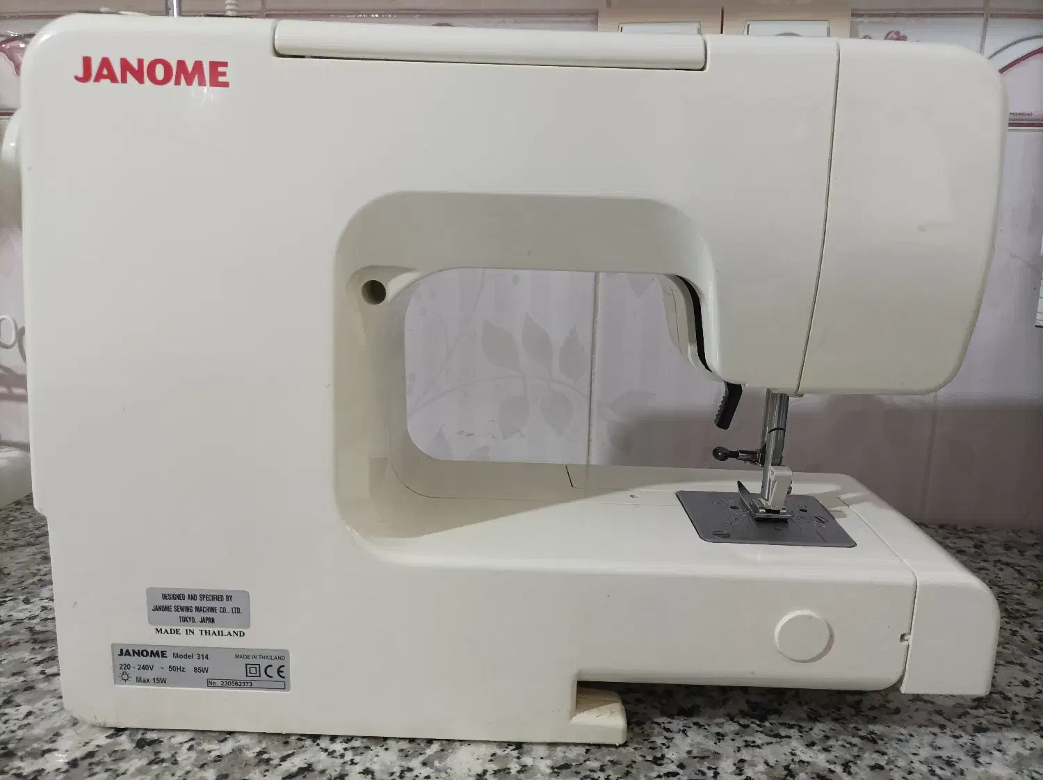 چرخ خیاطی ژانومه آبمیوه گیری غذا ساز|چرخ خیاطی و ریسندگی|کهک, |دیوار