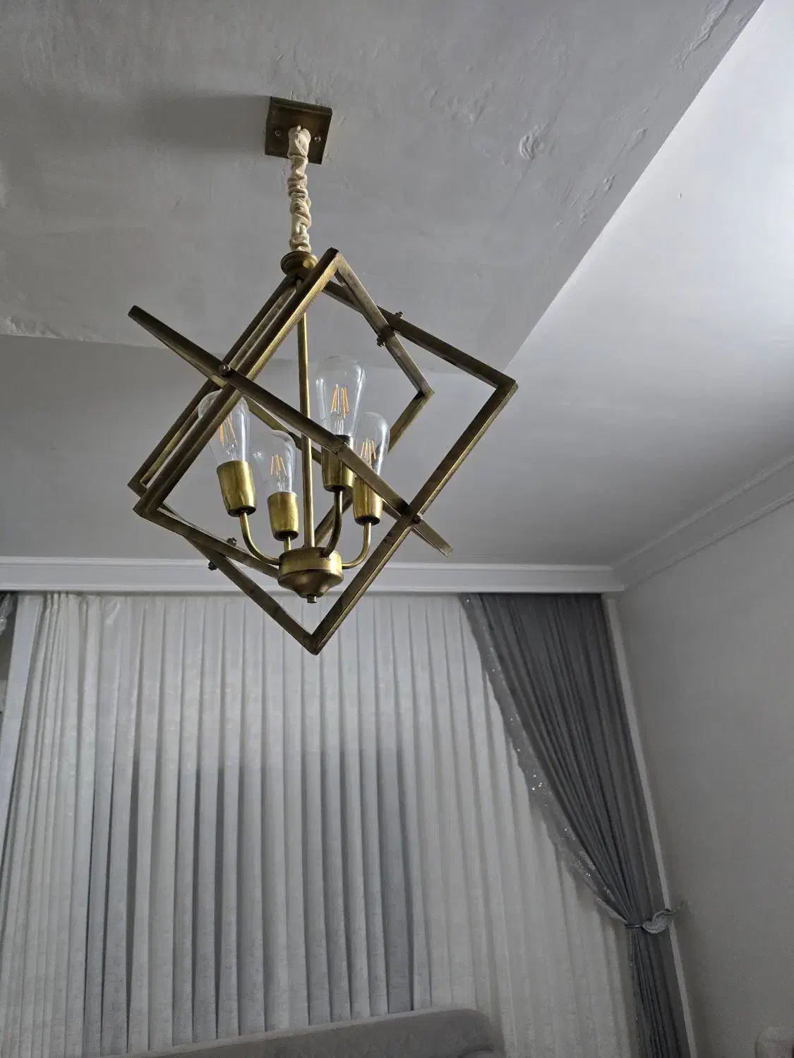 لوستر فلزی طلایی|لوستر و چراغ آویز|مشهد, مصلی (کارمندان اول)|دیوار