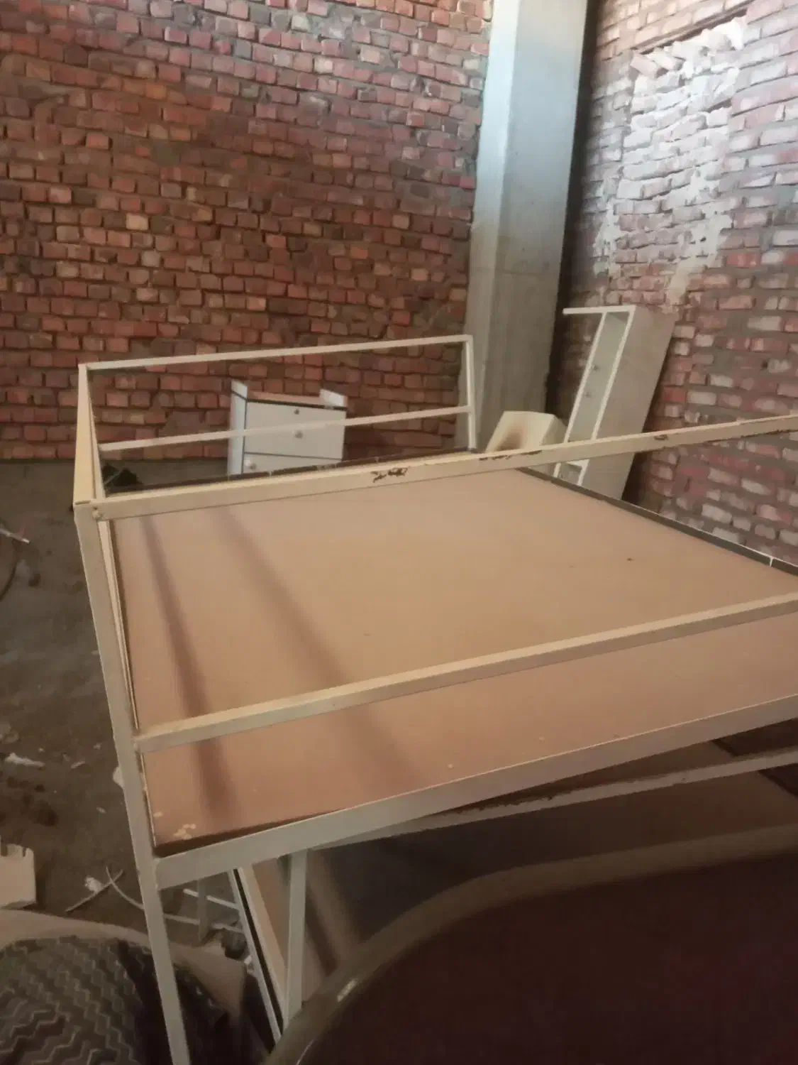 لوازم غذا خوری|میز و صندلی غذاخوری|میانه, |دیوار