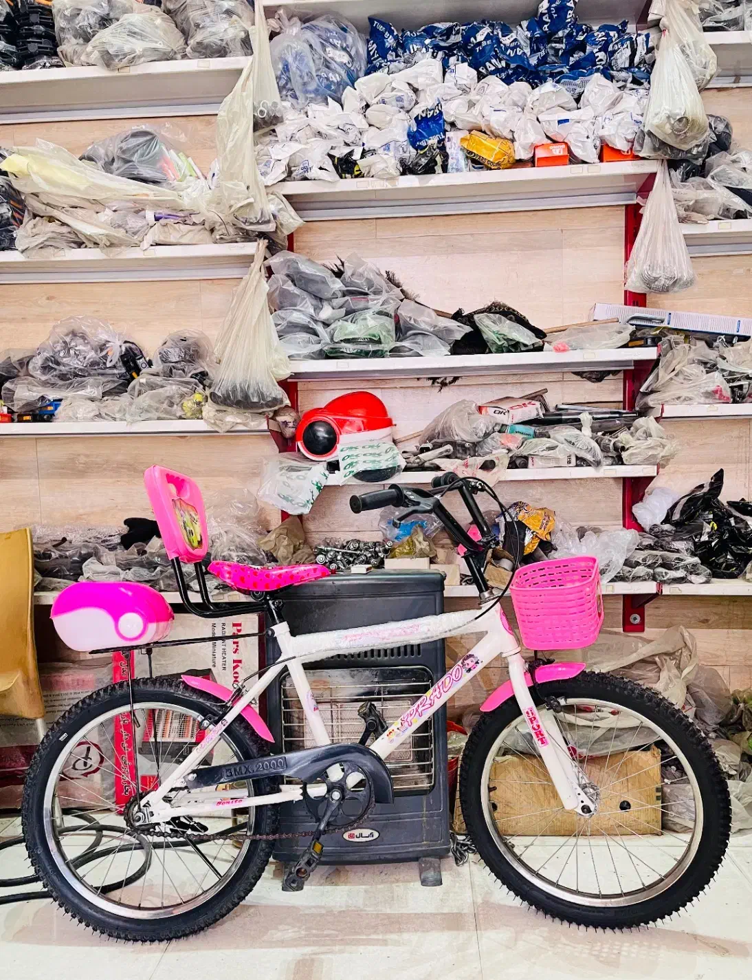 دوچرخه۲۰دخترانه زیبا پشتی صندوقدار خوشگل ناز|دوچرخه، اسکیت، اسکوتر|مشهد, شهید آوینی|دیوار