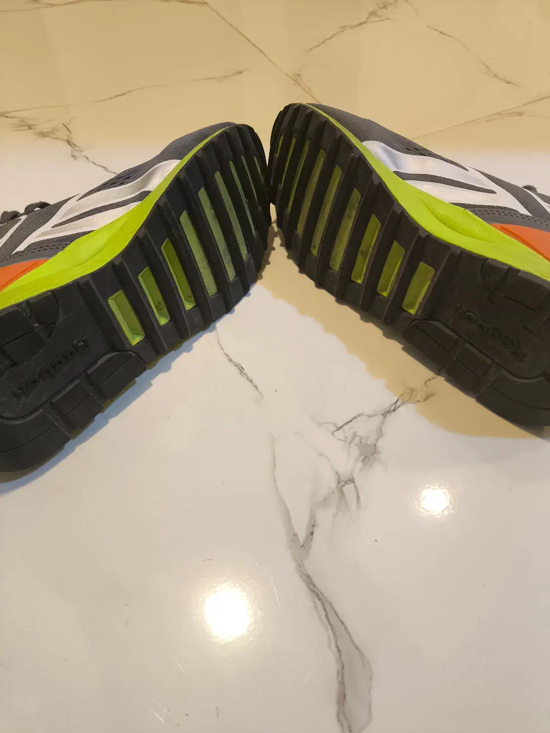 کفش reebook|کیف، کفش، کمربند|شیراز, قلات|دیوار