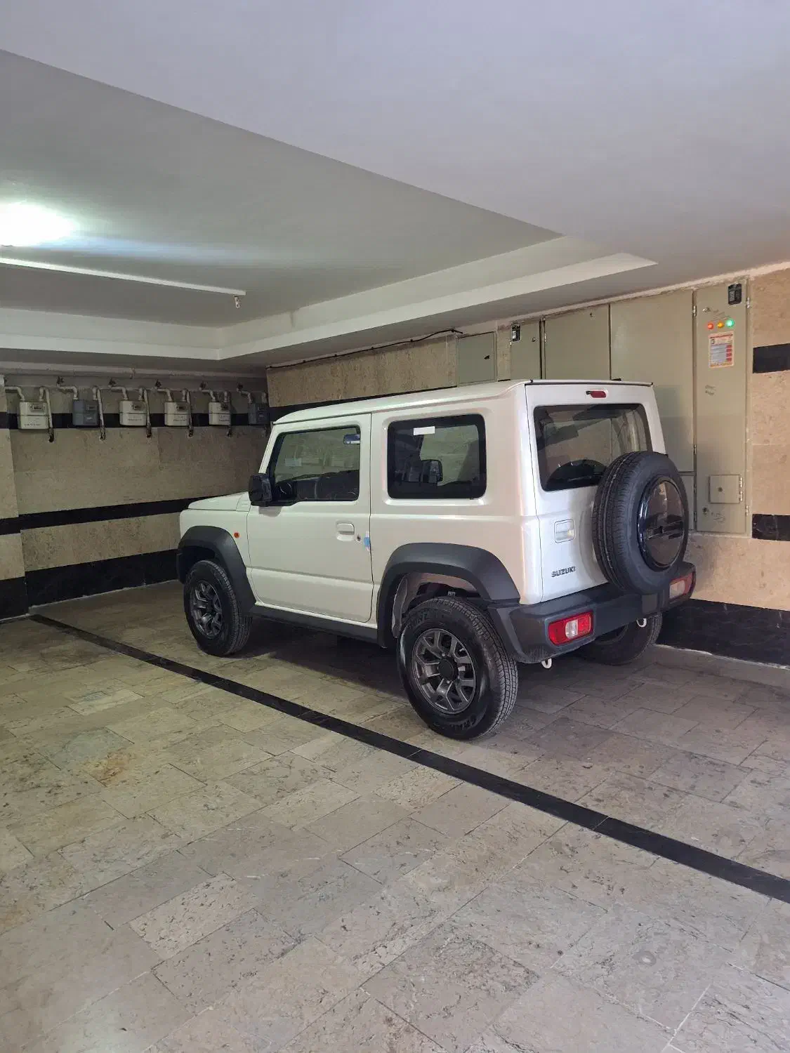 سوزوکی جیمنی|خودرو سواری و وانت|اندیشه, اندیشه فاز ۳|دیوار