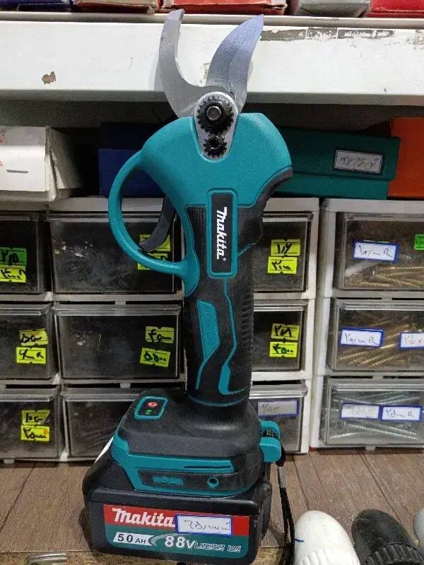 قیچی باغبانی شارژی ماکیتا 88v|ابزارآلات|رشت, سعدی (تختی)|دیوار