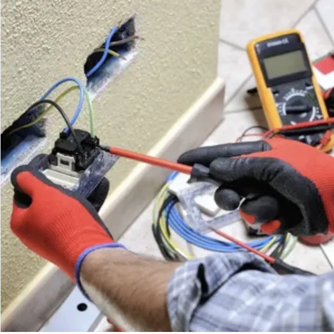 برقکار، دوربین،برقکاری، سیم کشی ساختمان|خدمات پیشه و مهارت|بهارستان, |دیوار