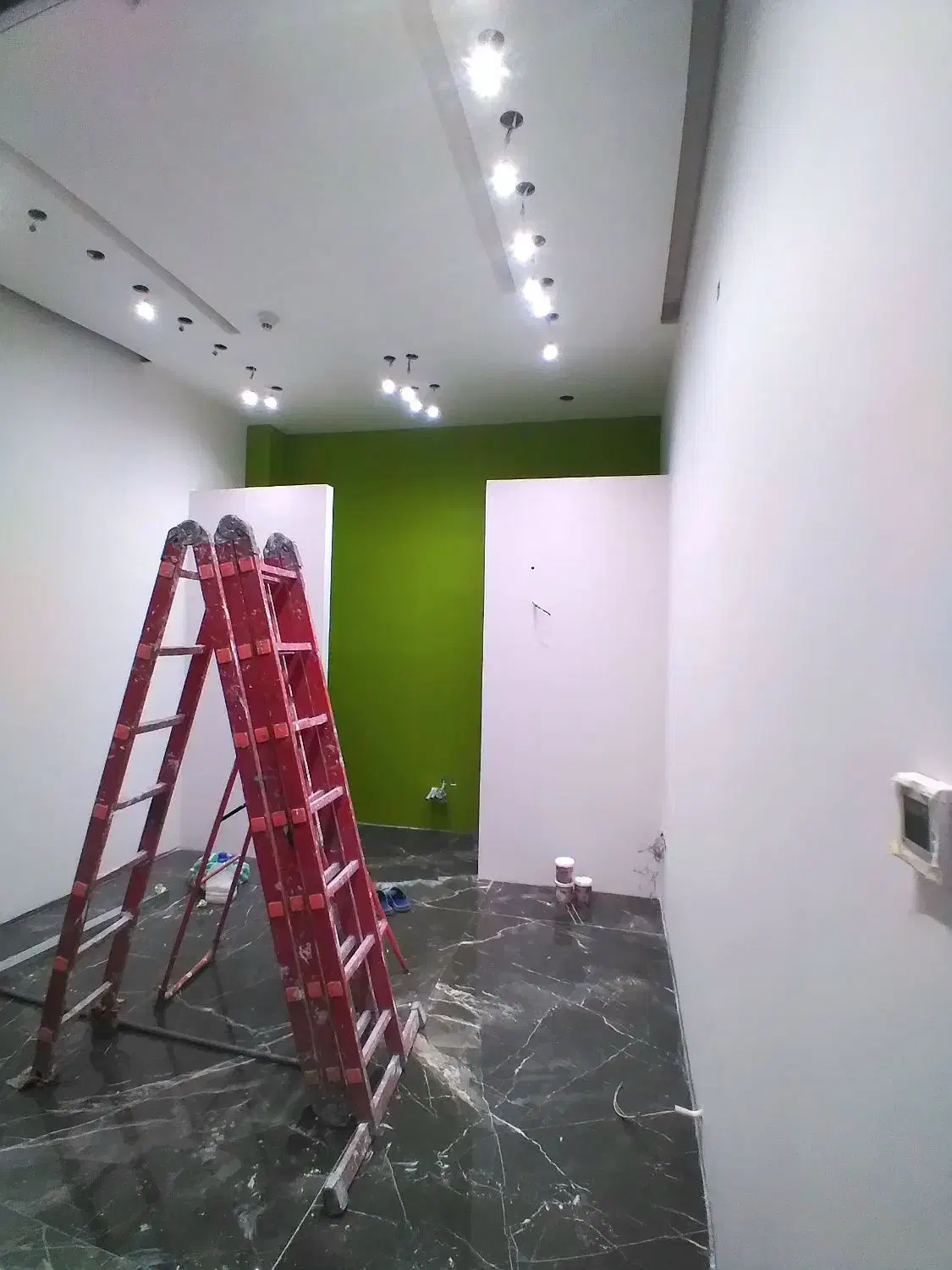 نقاش،نقاشی ساختمان(کار در تمام نقاط کرج)|خدمات پیشه و مهارت|کرج, عظیمیه|دیوار