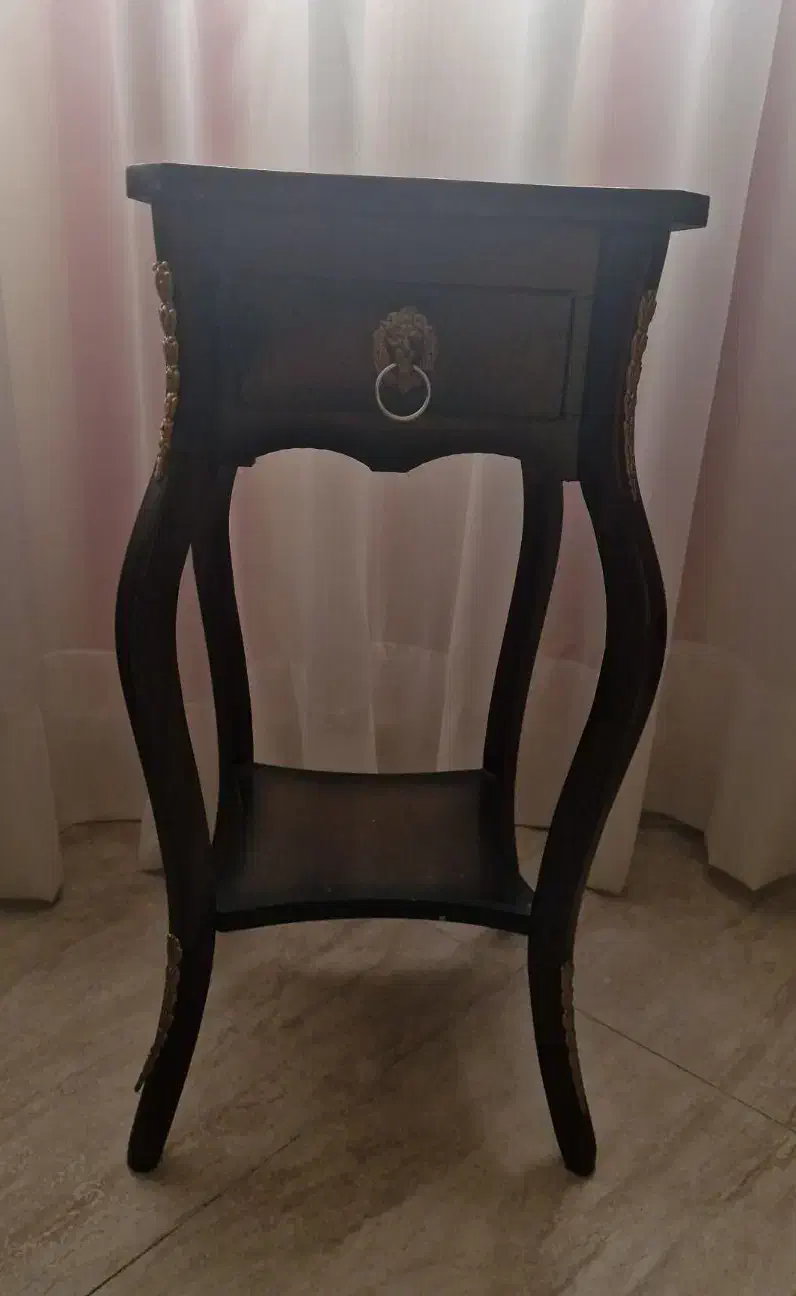 میز تلفن|میز تلفن|شیراز, میرزاکوچک خان|دیوار