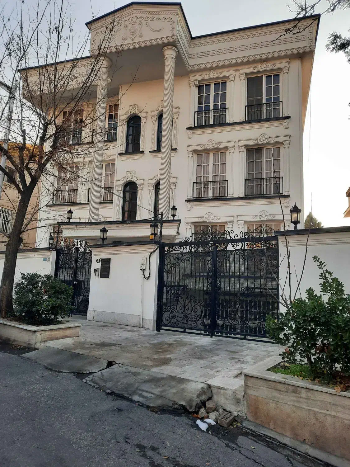 ۲۰۰ متر ویلایی دربست / ۱۸۰ متر بنا|اجارهٔ خانه و ویلا|کرج, عظیمیه|دیوار