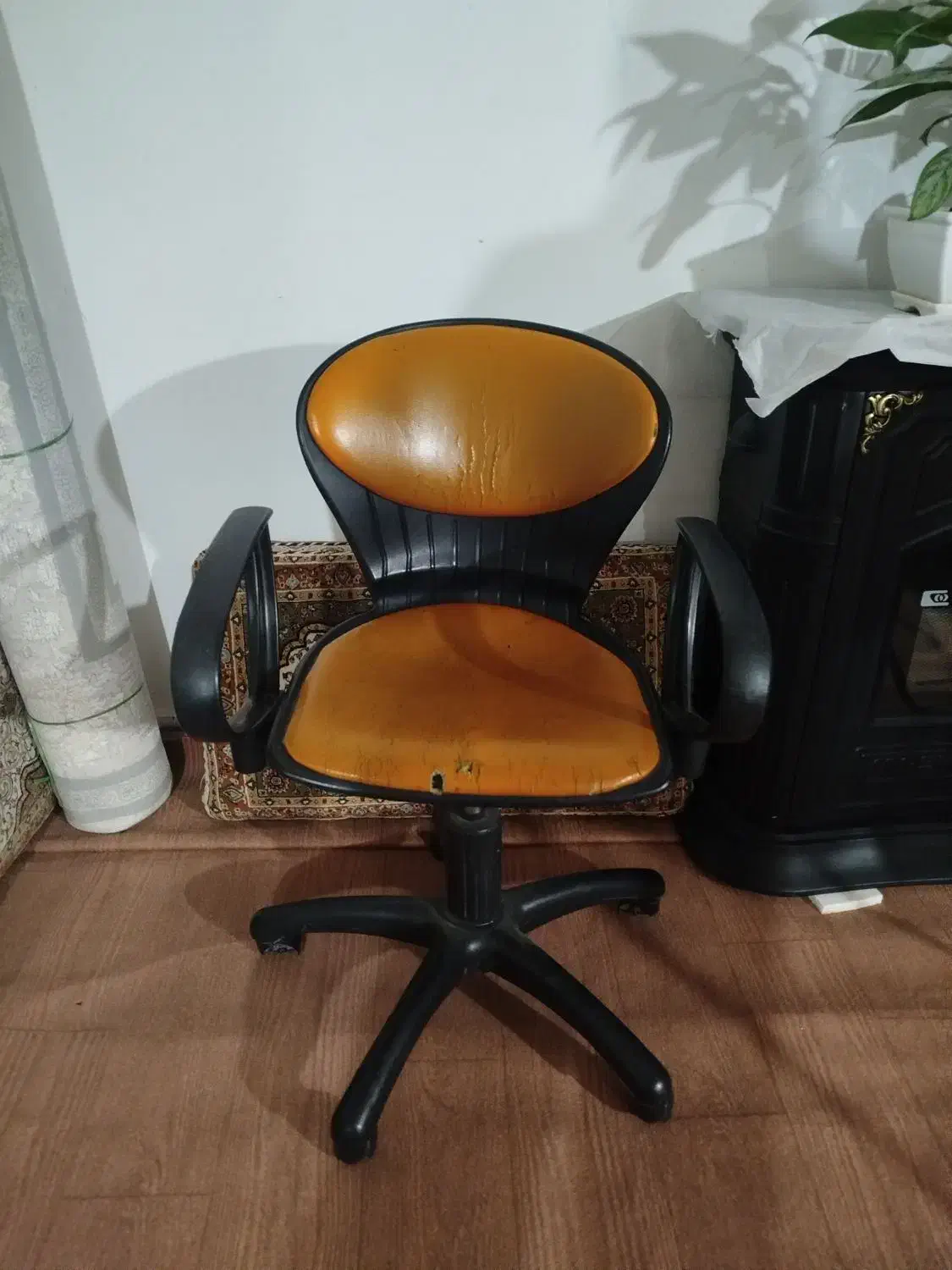 صندلی چرخ دار|صندلی و نیمکت|سنندج, |دیوار