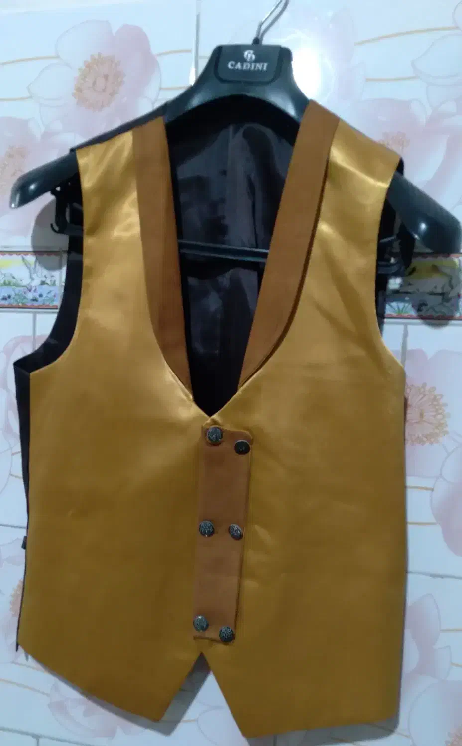 کت و شلوار|لباس|پاکدشت, حصار امیر|دیوار