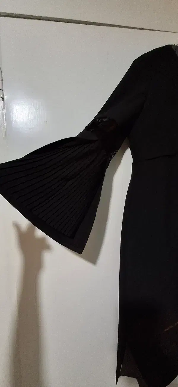 مانتو مشکی مجلسی|لباس|ری, شهادت|دیوار