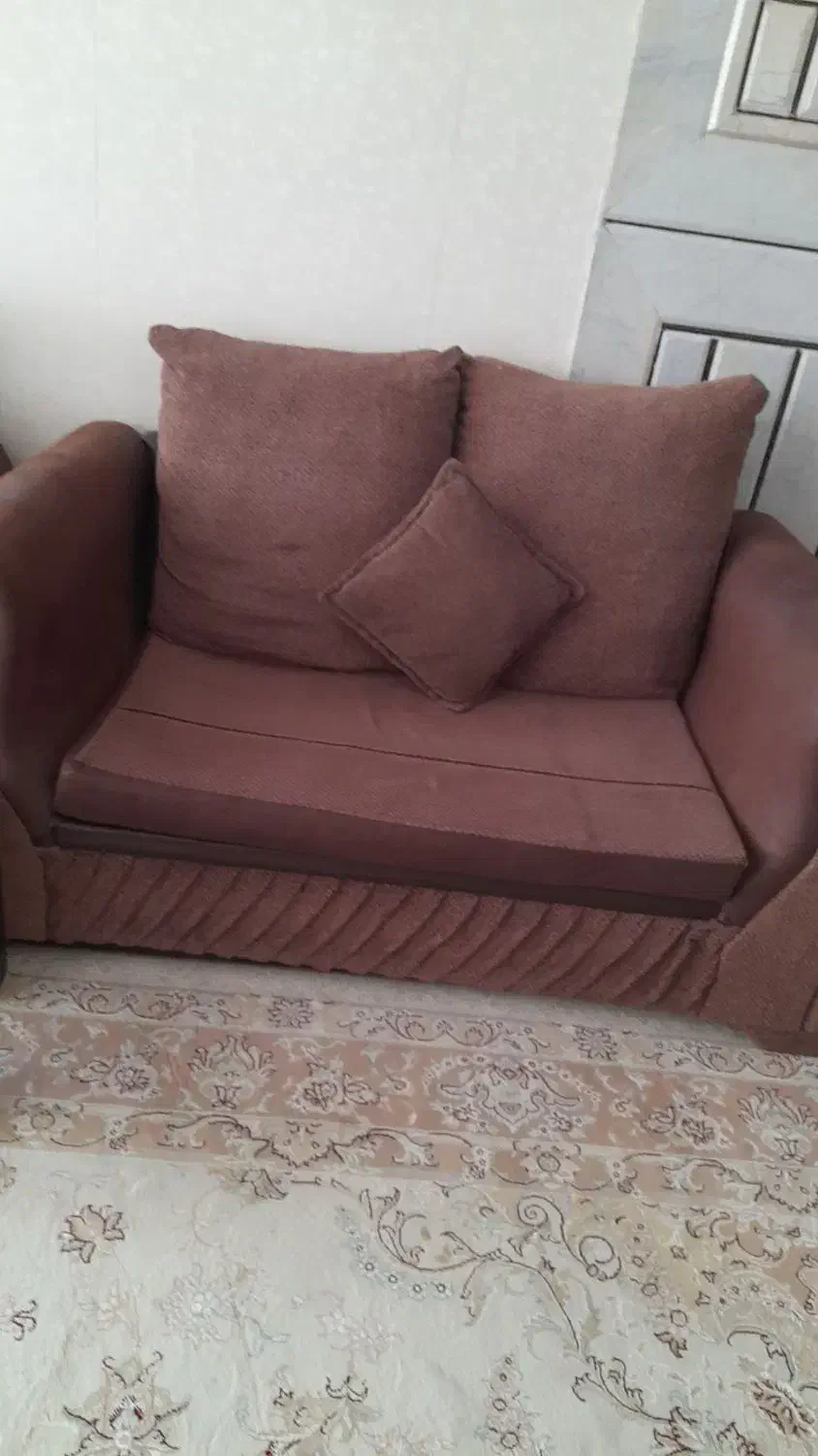 مبل راحتی درحد نو چوب گردو محکم وتمیز|مبلمان خانگی و میز عسلی|لنجان, |دیوار