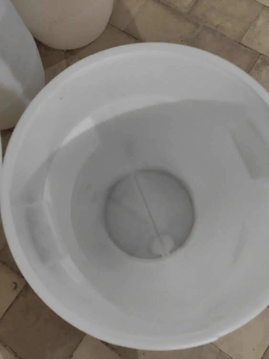 دبه سفید ۳۰ کیلویی‌‌ و بشکه مقوایی|ظروف نگهدارنده، پلاستیکی، یک‌بارمصرف|رباط‌کریم, رباط‌کریم|دیوار