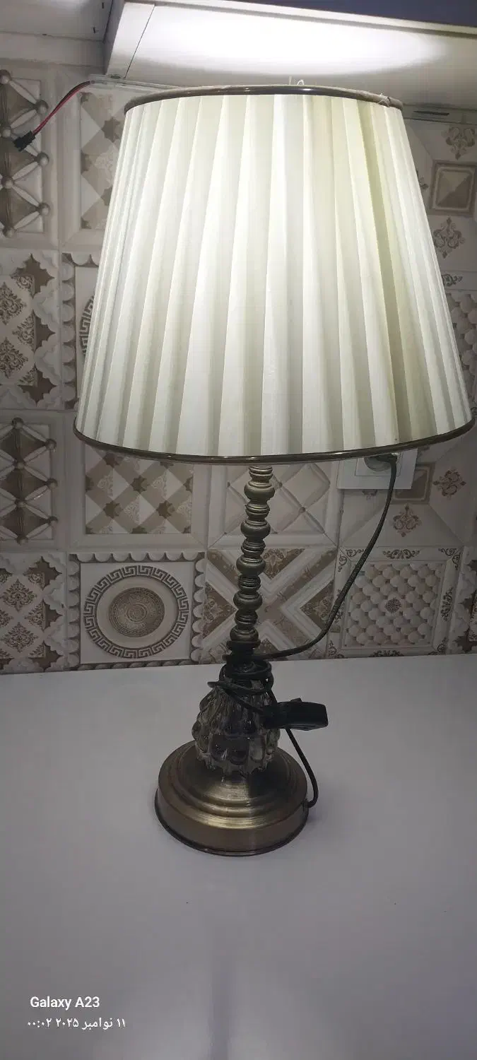 یک عدد چراغ خواب ویک عدد کلاه اباژربزرگ|چراغ خواب و آباژور|صباشهر, |دیوار