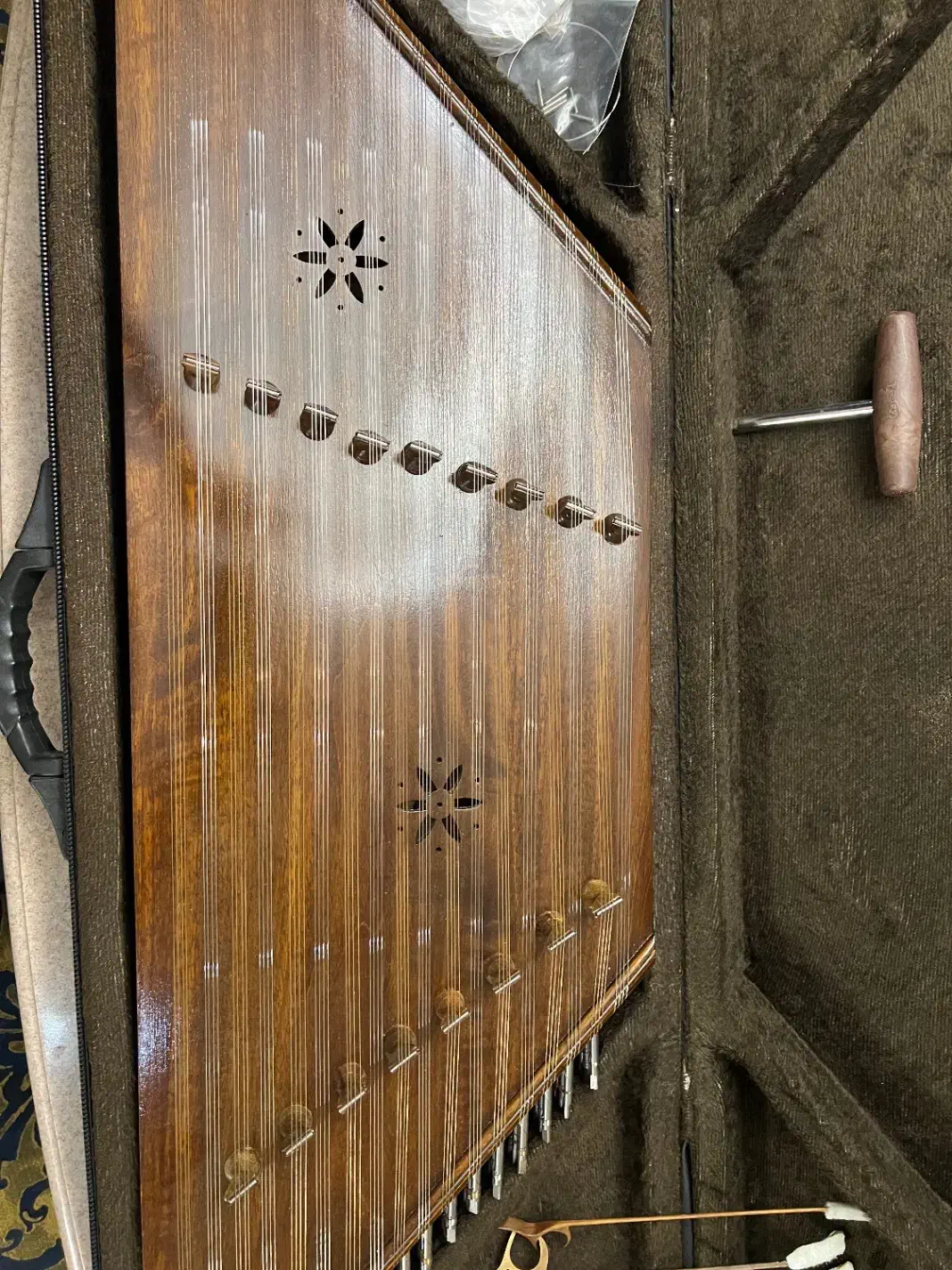 سنتور هراتیان|سازهای سنتی|دماوند, دماوند|دیوار