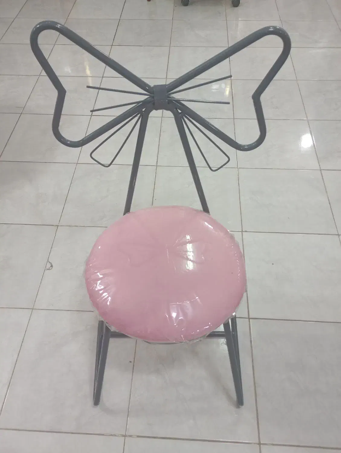 تخت اپیلاسیون و صندلی آرایشگاه|آرایشگاه و سالنهای زیبایی|بروجن, |دیوار