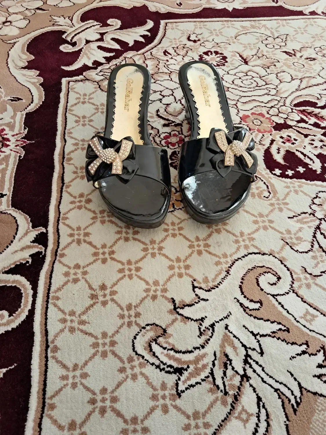 صندل|کیف، کفش، کمربند|مسجد سلیمان, |دیوار