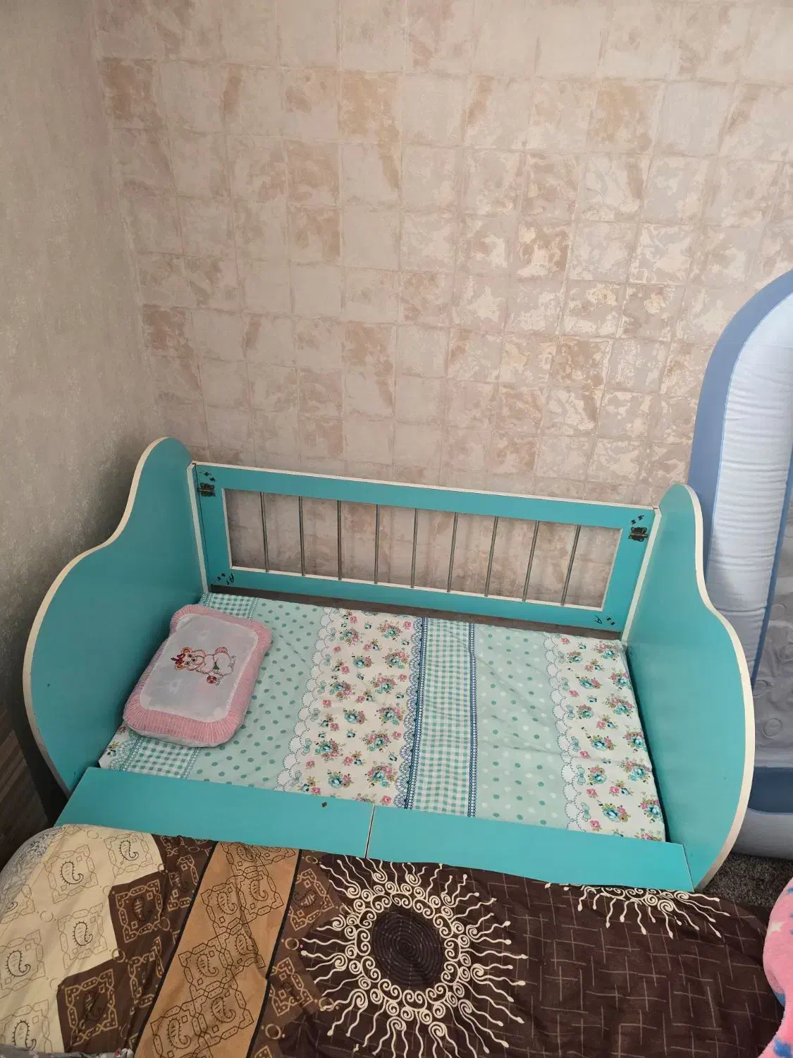 سویس خواب کودک|اسباب و اثاث بچه|نی‌ریز, |دیوار