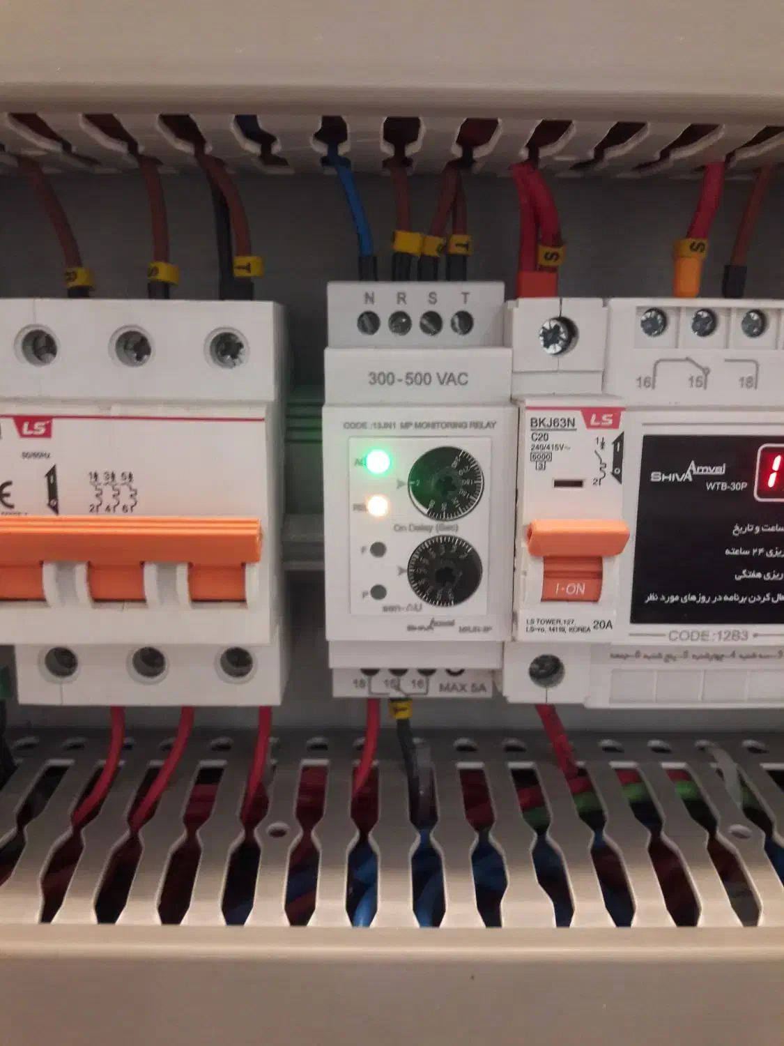 برقکار برق صنعتی خانگی خرده کلی عیب یابی هالوژلاین|خدمات پیشه و مهارت|قزوین, |دیوار