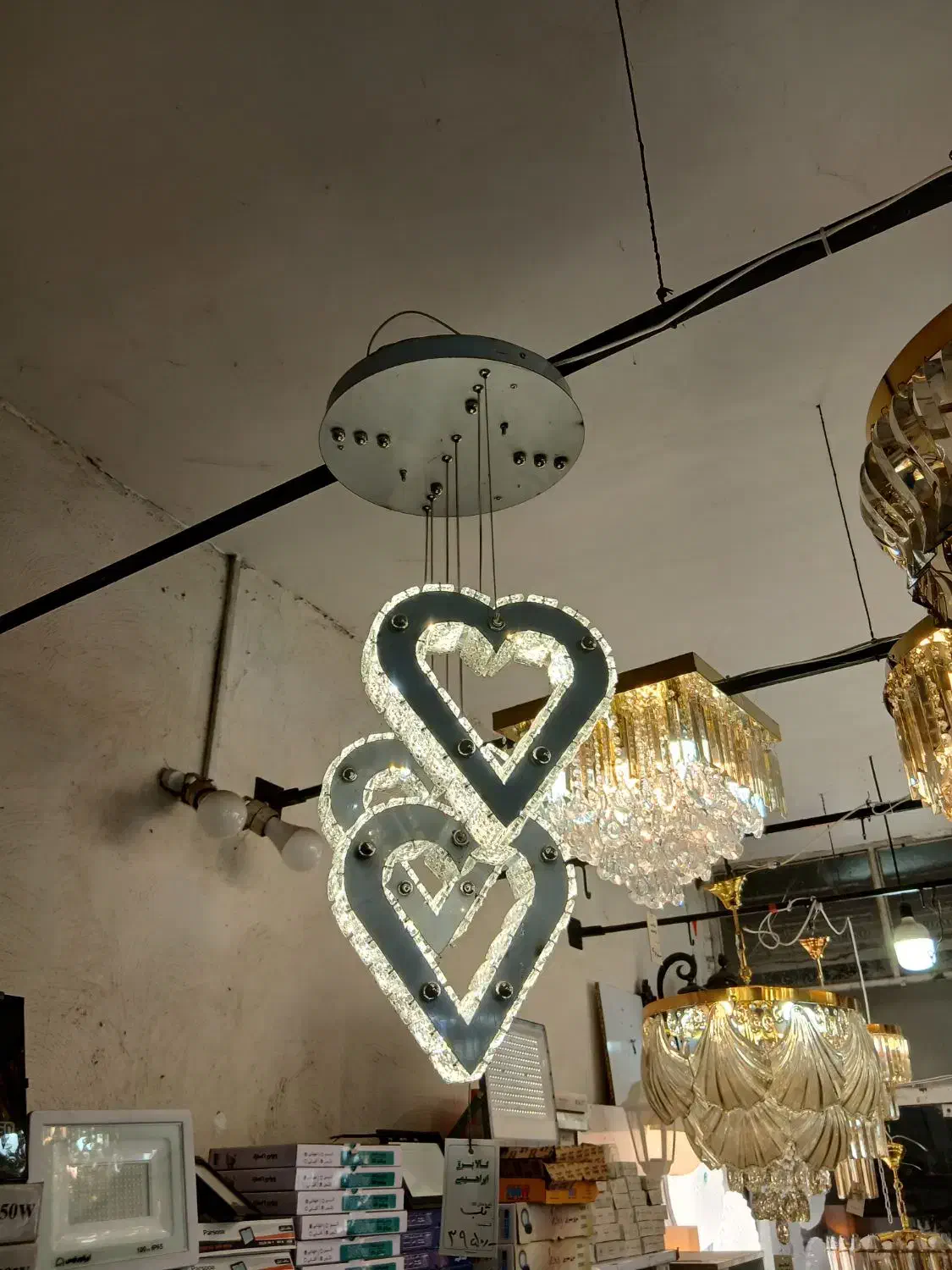 لوستر قلبی|لوستر و چراغ آویز|لشت نشا, |دیوار