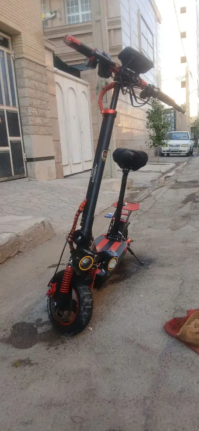 اسکوتر|دوچرخه، اسکیت، اسکوتر|شیراز, کوشک میدان|دیوار