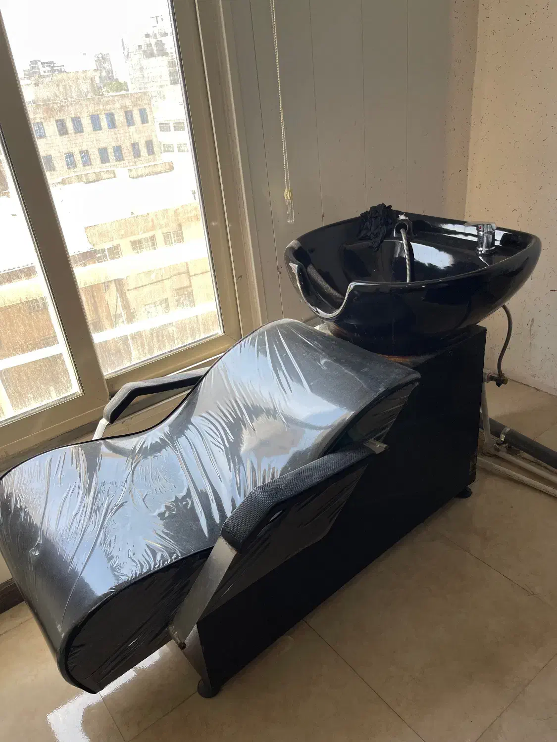 لوازم سالن زیبایی|آرایشگاه و سالن‌های زیبایی|ارومیه, |دیوار