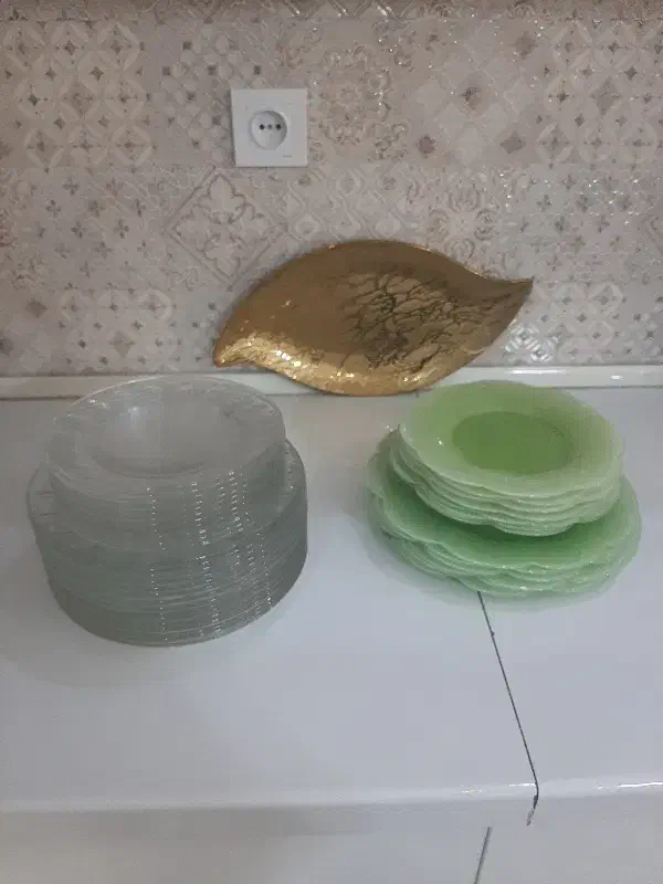 تعدادی ظرف سالم و تمیز|ظروف سرو و پذیرایی|گرمسار, |دیوار