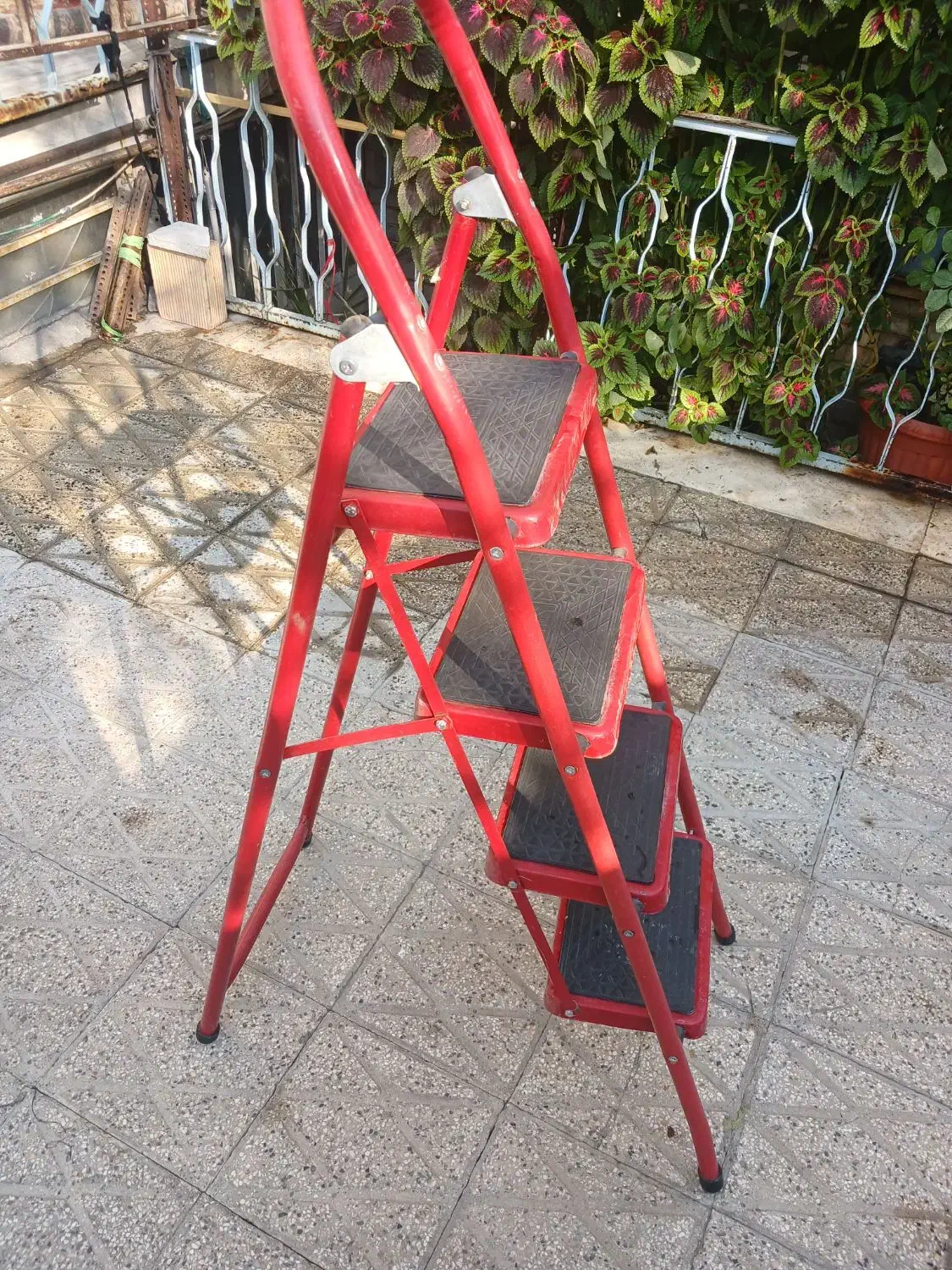 نردبان ۴ پله|ابزارآلات|ری, علایین|دیوار