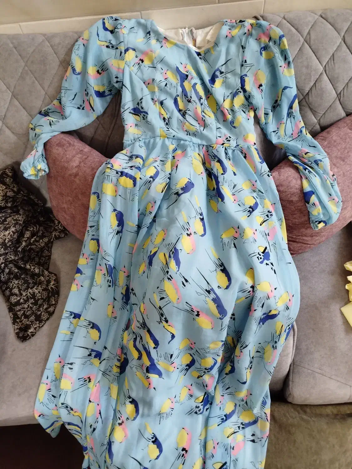 تعدادی لباس محلی|لباس|قم, نیروگاه|دیوار