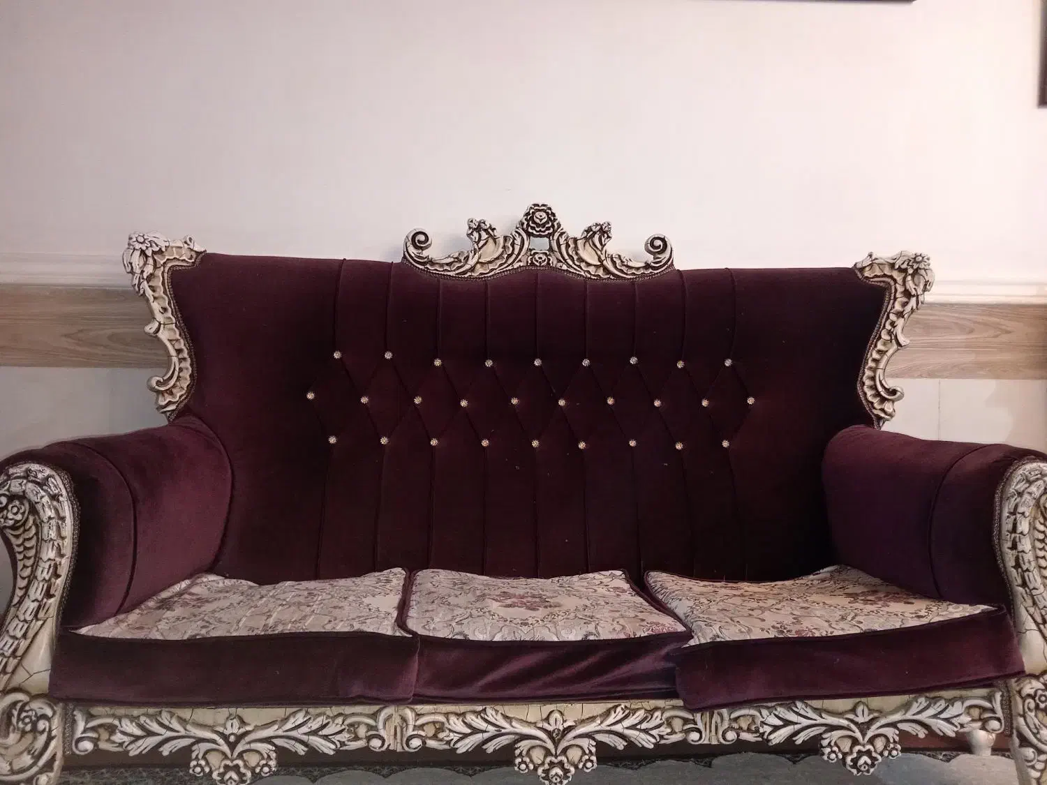 مبل هفت نفره سلطنتی همراه با سه عدد میز عسلی|مبلمان خانگی و میز عسلی|زابل, |دیوار