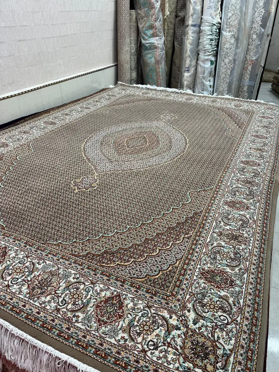 دوجفت فرش ماهی ۷۰۰شانه ۶متری|فرش|خوی, |دیوار