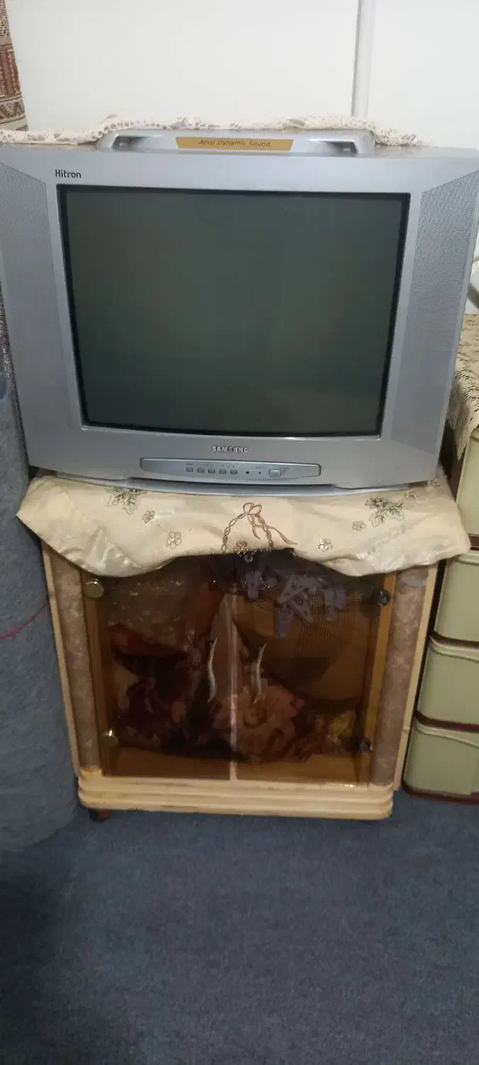 تلویزیون ۲۱ اینج با زیر تلویزیون|تلویزیون و پروژکتور|گرگان, |دیوار