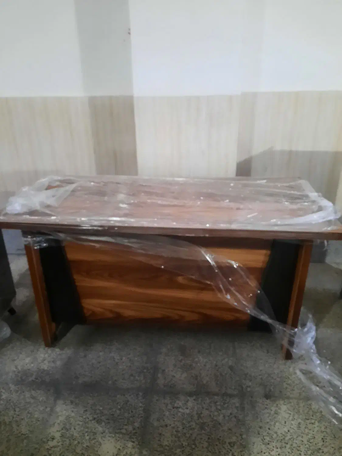 میز مدیریت آکبند|مبلمان اداری|فیروزکوه, |دیوار