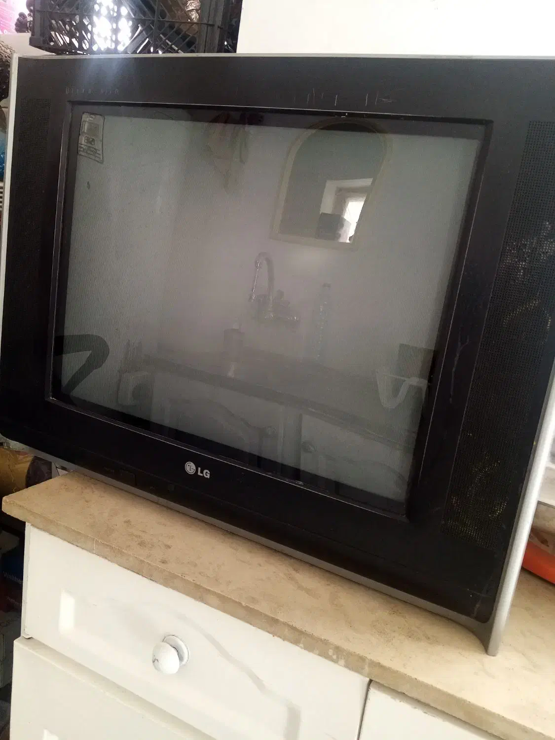 تلویزیون ال جی ۲۱ اینچ|تلویزیون و پروژکتور|همدان, |دیوار