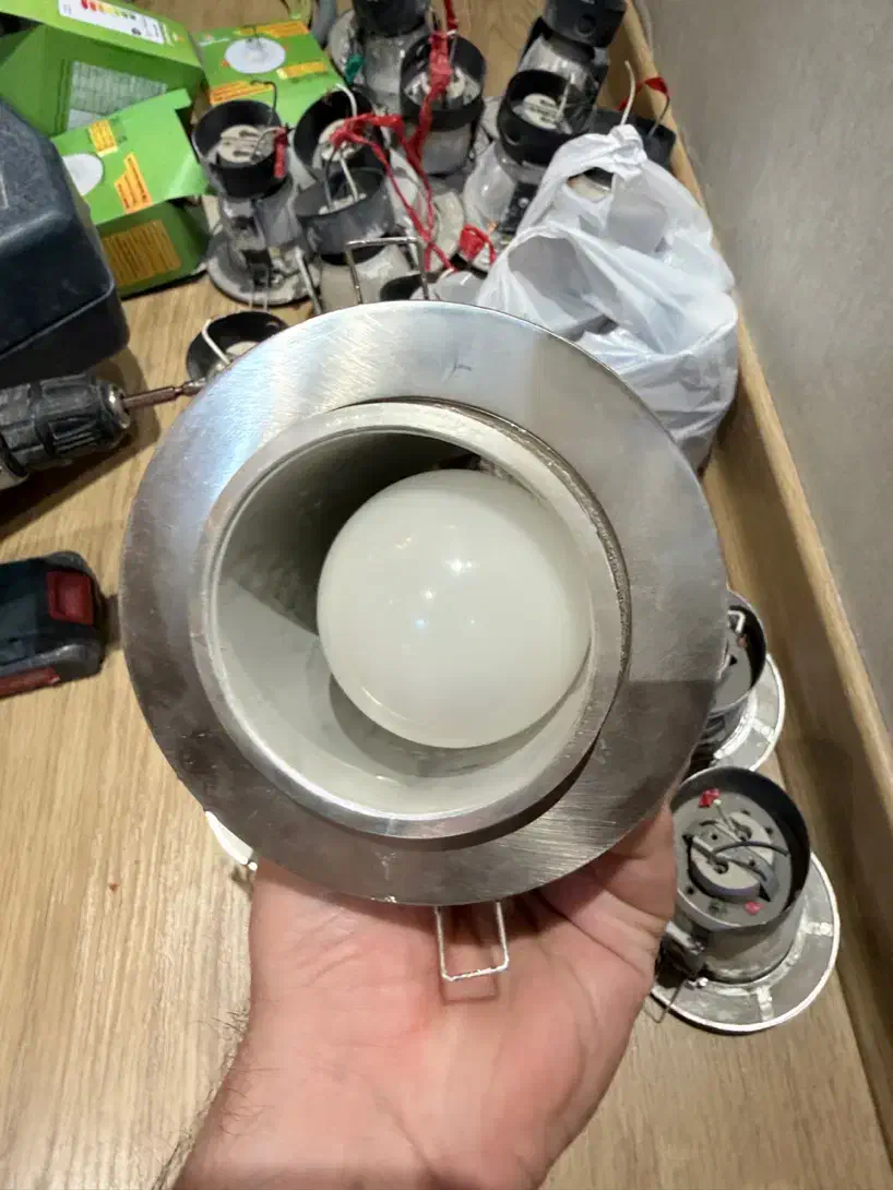 ۵۰ عدد لامپ و پایه هالوژنی|لامپ و چراغ|شیراز, رحمتآباد|دیوار