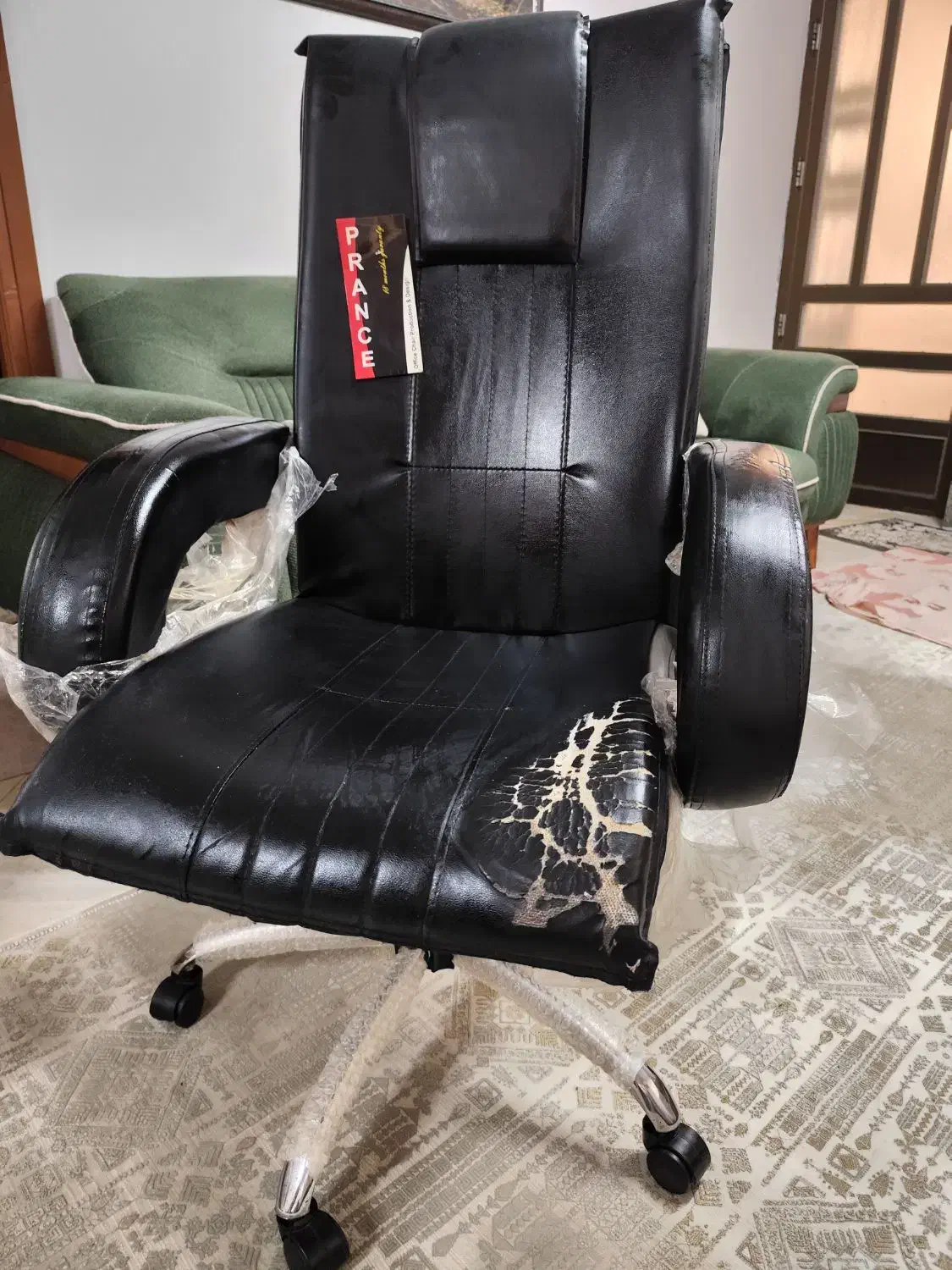 صندلی اداری چرخ دار کار کرده|دفتر کار|لنگرود, |دیوار