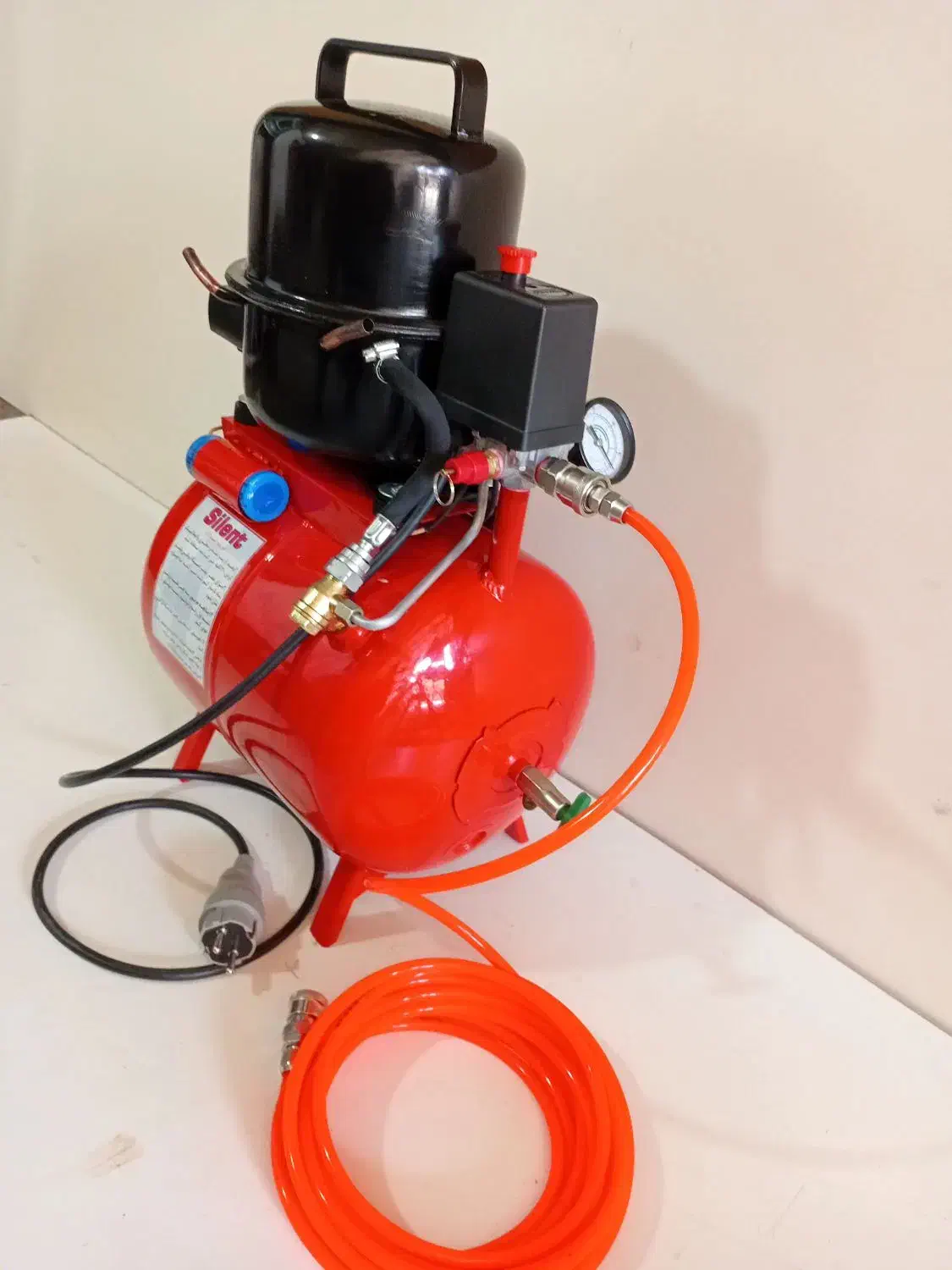 پمپ باد ۱۵ لیتری|ابزارآلات|قم, کوه سفید|دیوار